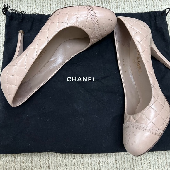 🔴Authentic CHANEL Classic Calf Leather Cream / Beige Heel shoes / Pump 🔴 - Picture 13 of 13